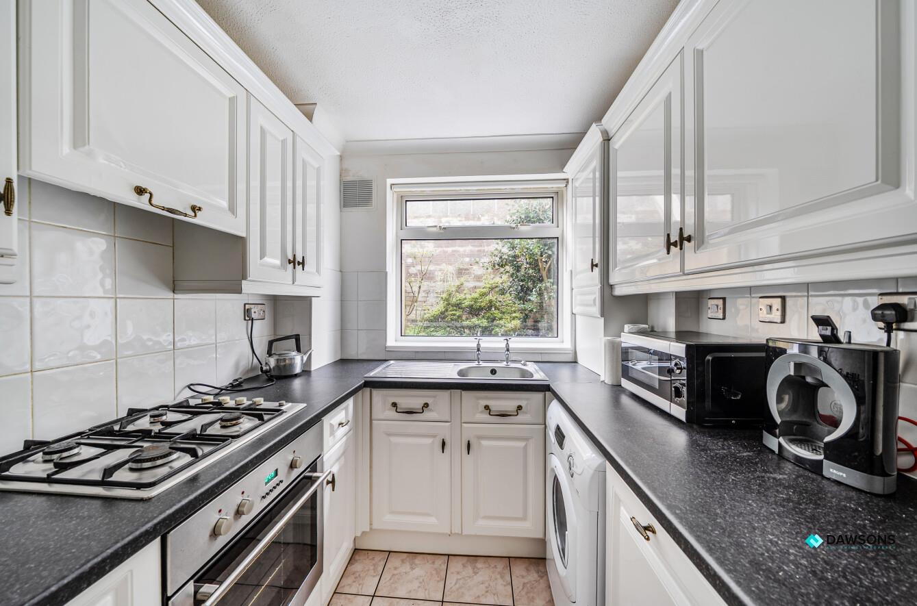 Broad Parks, West Cross, Swansea, SA3 5NZ